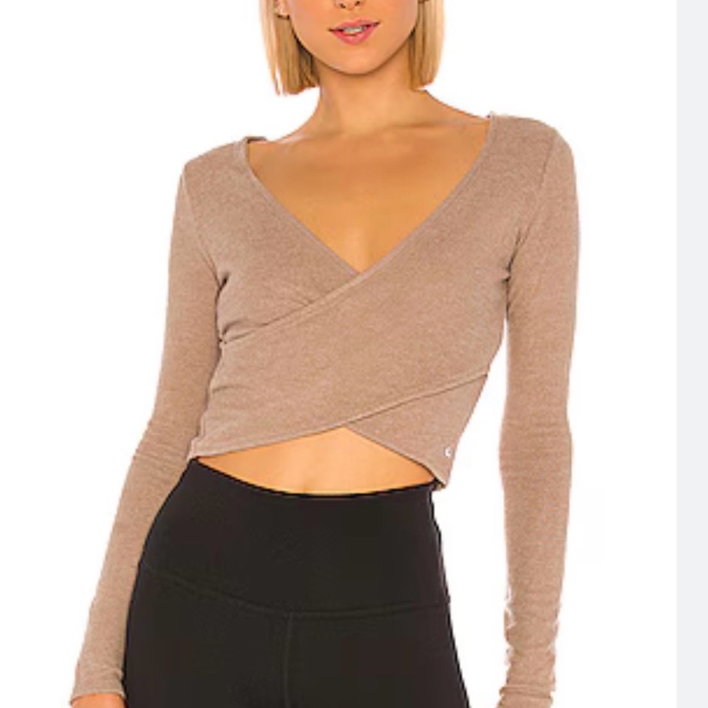 ALO Amelia Luxe Long Sleeve Crop in Gravel. Size M.